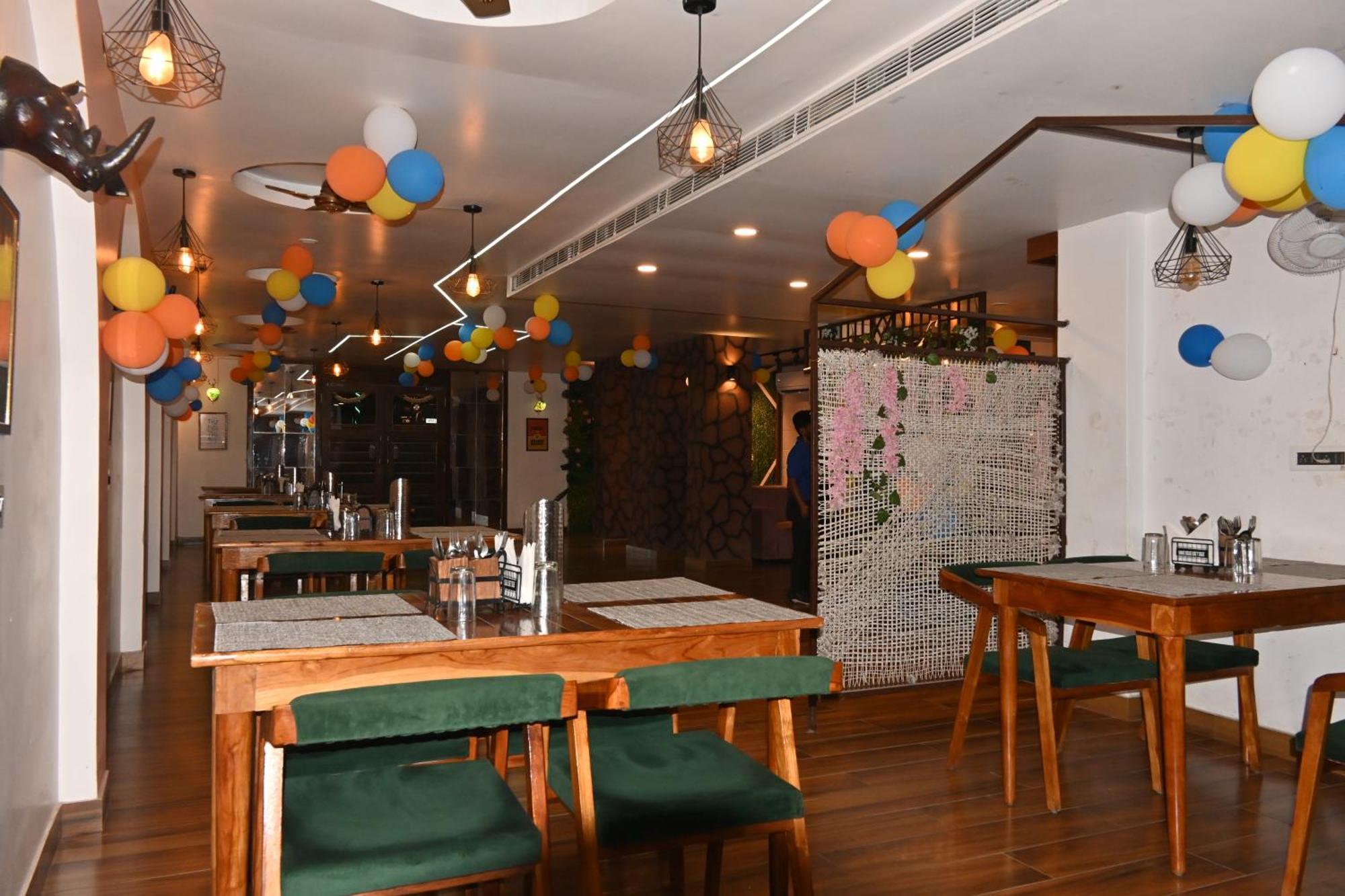 Gk Hotel And Restaurant 瓦拉纳西 外观 照片